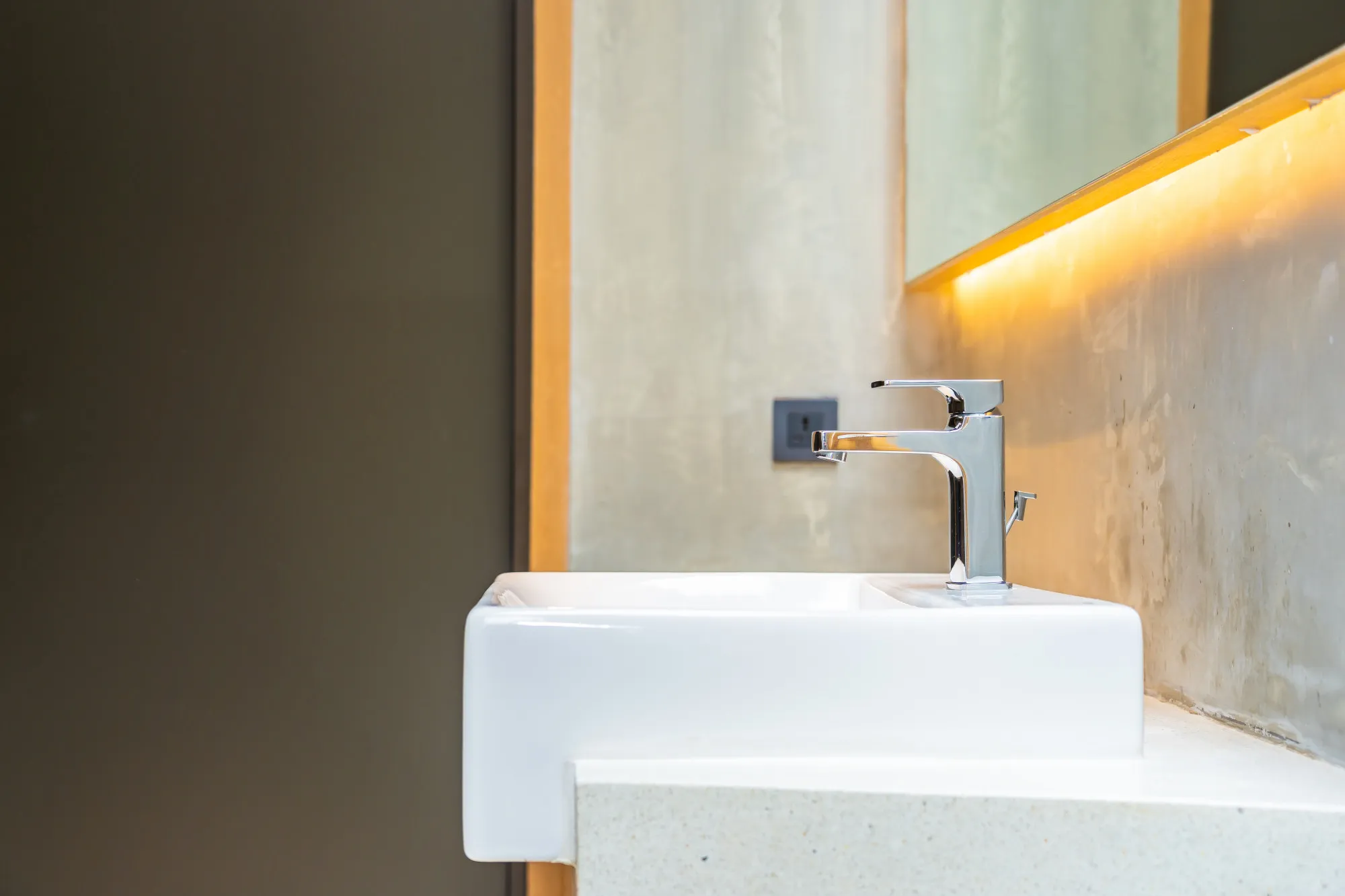 Lighting fixtures